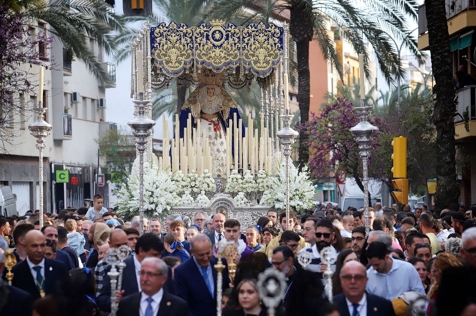Imágenes de la procesión de la Virgen de los Dolores por Las Colonias