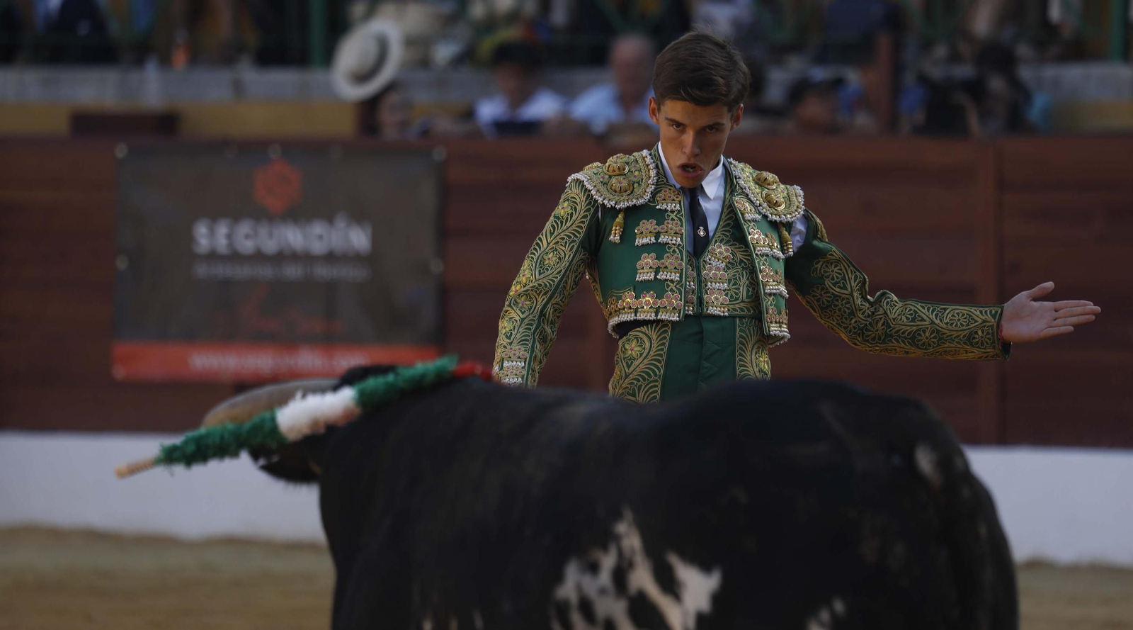 Las fotos de la primera semifinal del ciclo de novilladas de las Escuelas de Tauromaquia de Andalucía en La Línea