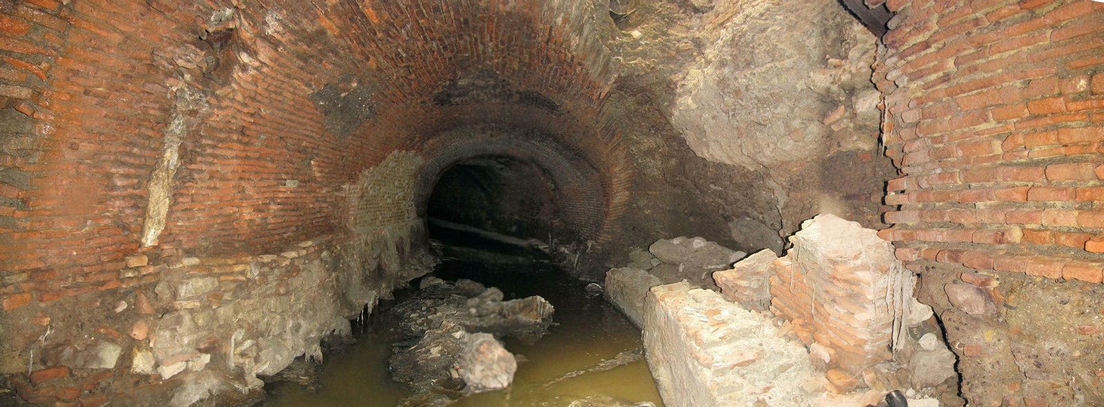 Imagen de archivo del interior del antiguo colector de Carretería.