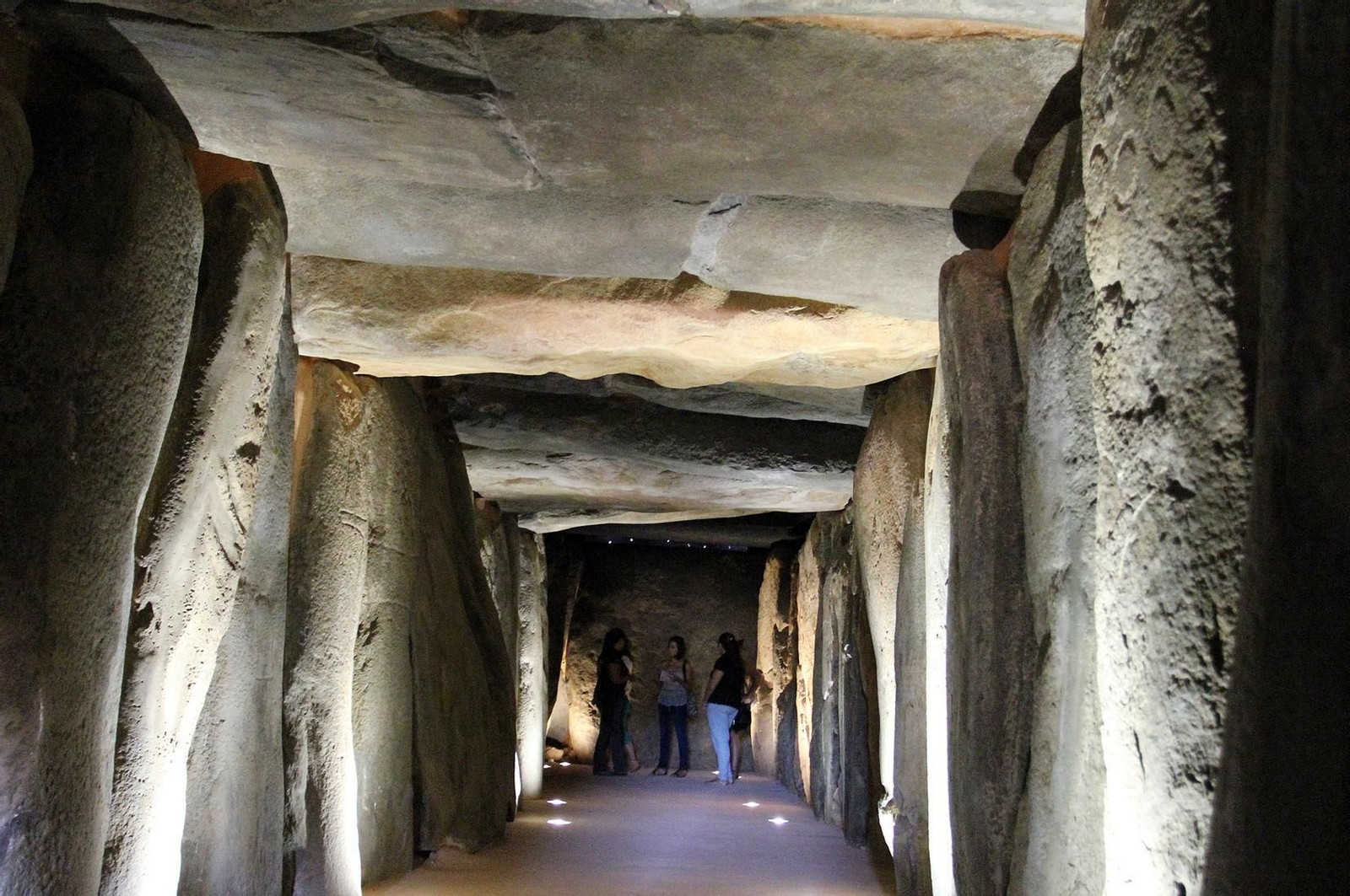 Interior del Dolmen de Soto.