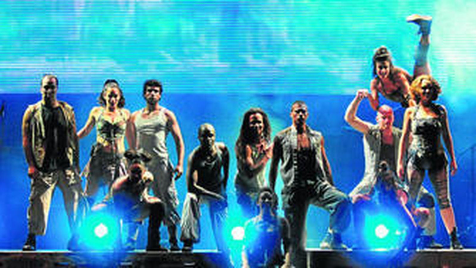 Mayumana ha conquistado al público con una mezcla de disciplinas que combina danza, percusiones, teatro y humor. El estilo del grupo se ha ido sofisticando y ha incorporado composiciones del cantautor David Broza, como en el espectáculo Bejuntos, y proyecciones y nuevas tecnologías, como en la producción Momentum.