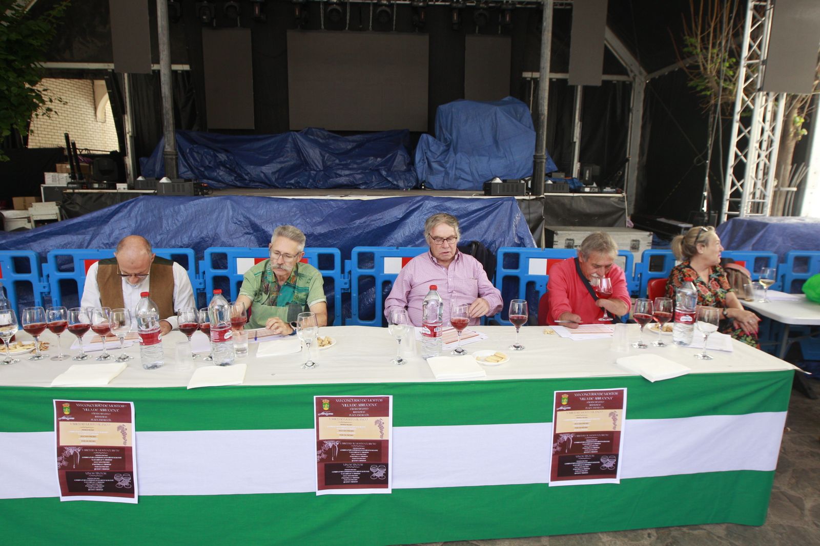 Imágenes de las Fiestas de Abrucena: concurso de mostos, encierro infantil y migas populares