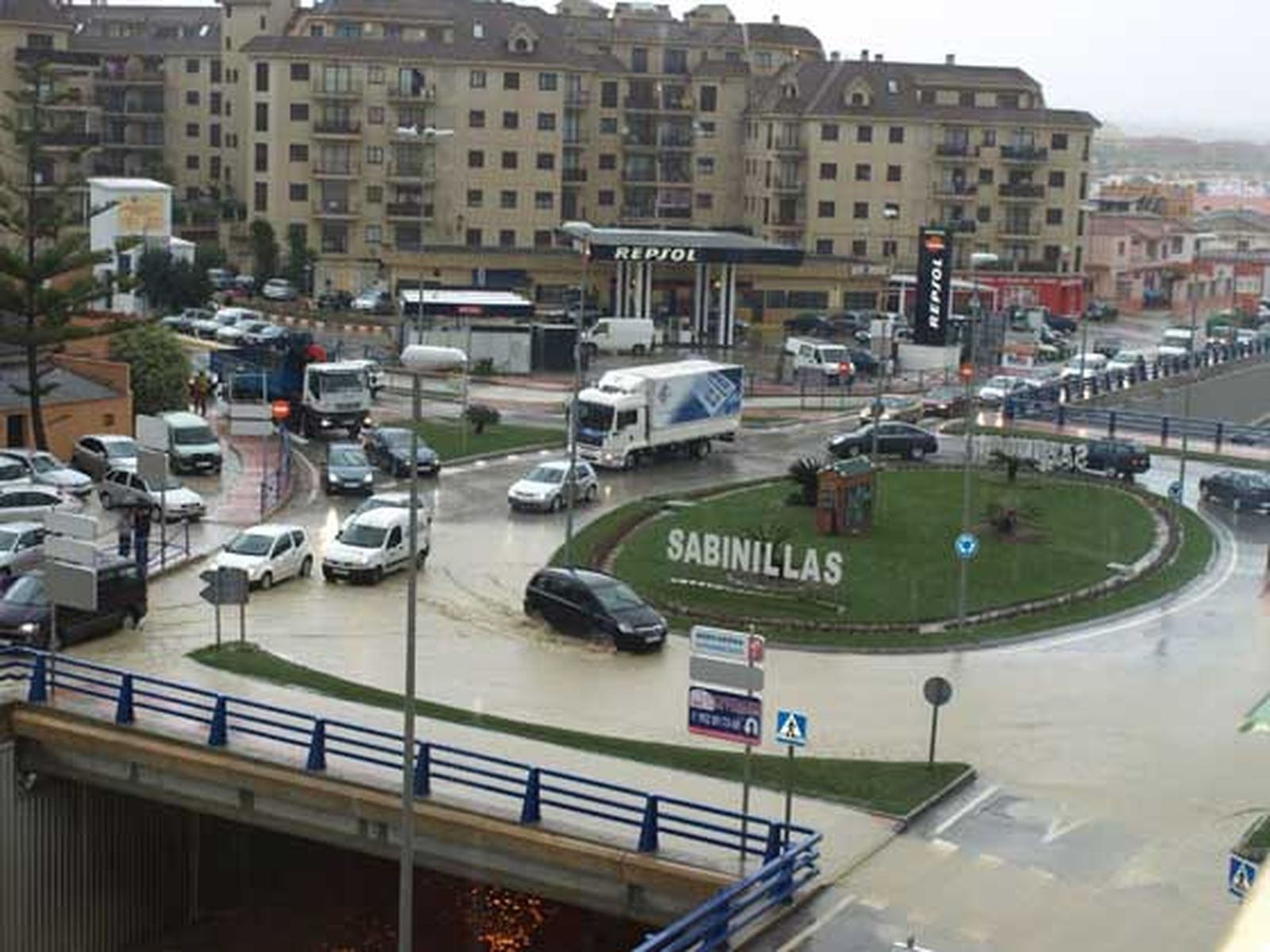 Circular por Sabinillas se convirtió en una tarea complicada. 

Foto: Agencias