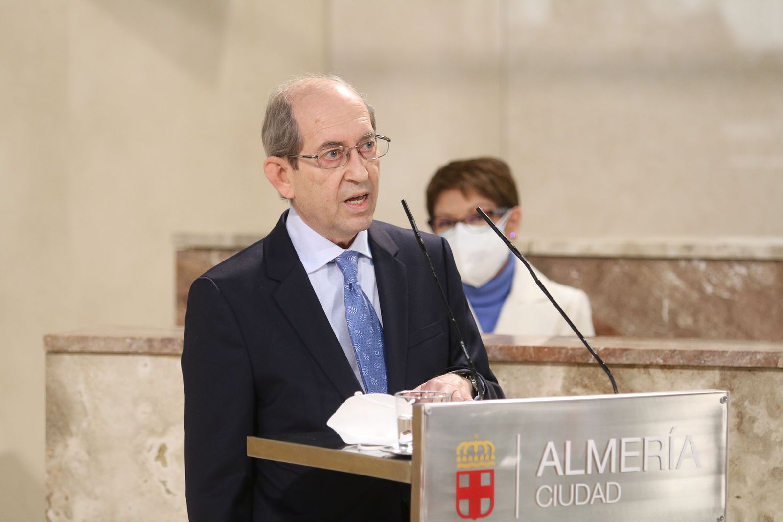 Fotogalería Escudo de Oro de la Ciudad al dermatólogo Ramón Fernández-Miranda