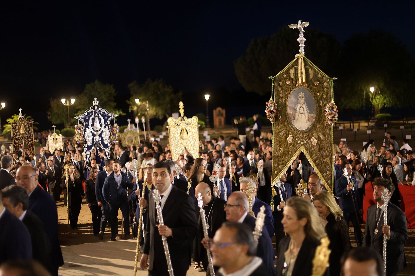 Imágenes del Rosario Jubilar Extraordinario de El Rocío 2025