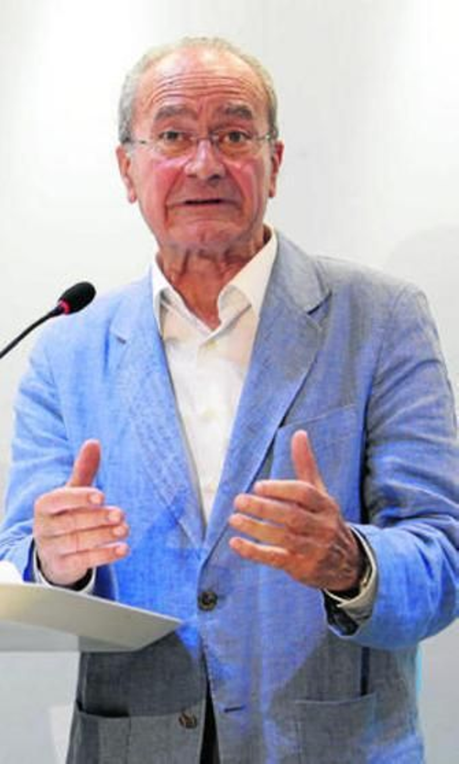 De la Torre, ayer, durante su comparencia ante los medios de comunicación.