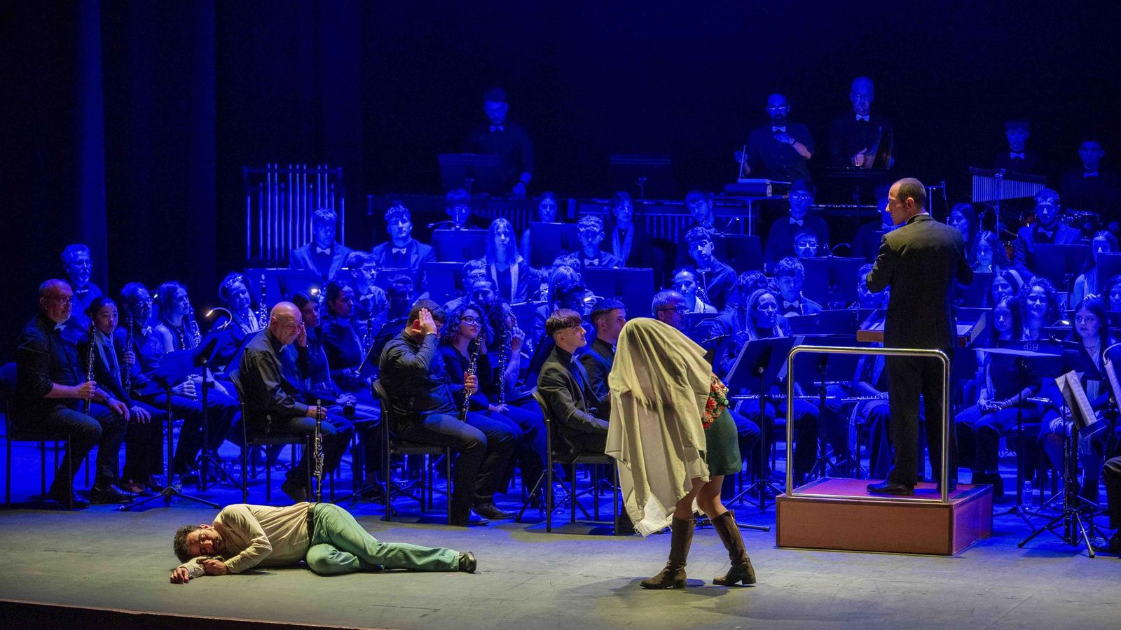 El teatro también formó parte de la esencia del concierto.