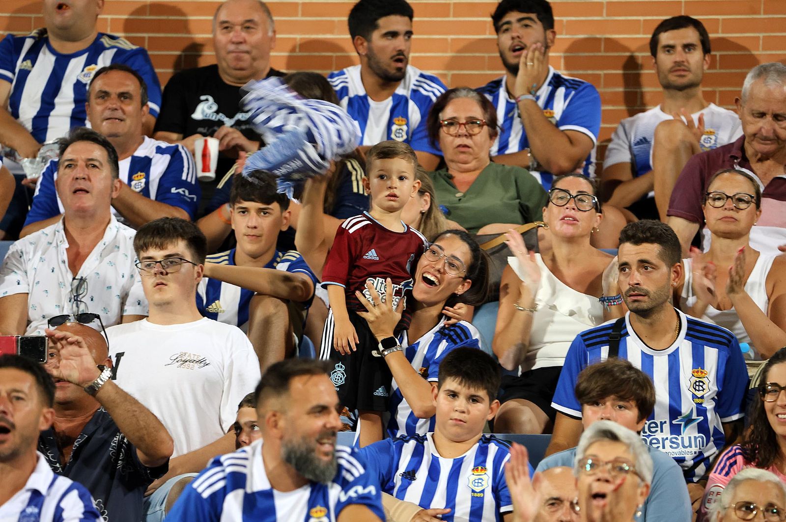 Búscate en las gradas del estadio en la celebración del Trofeo Colombino