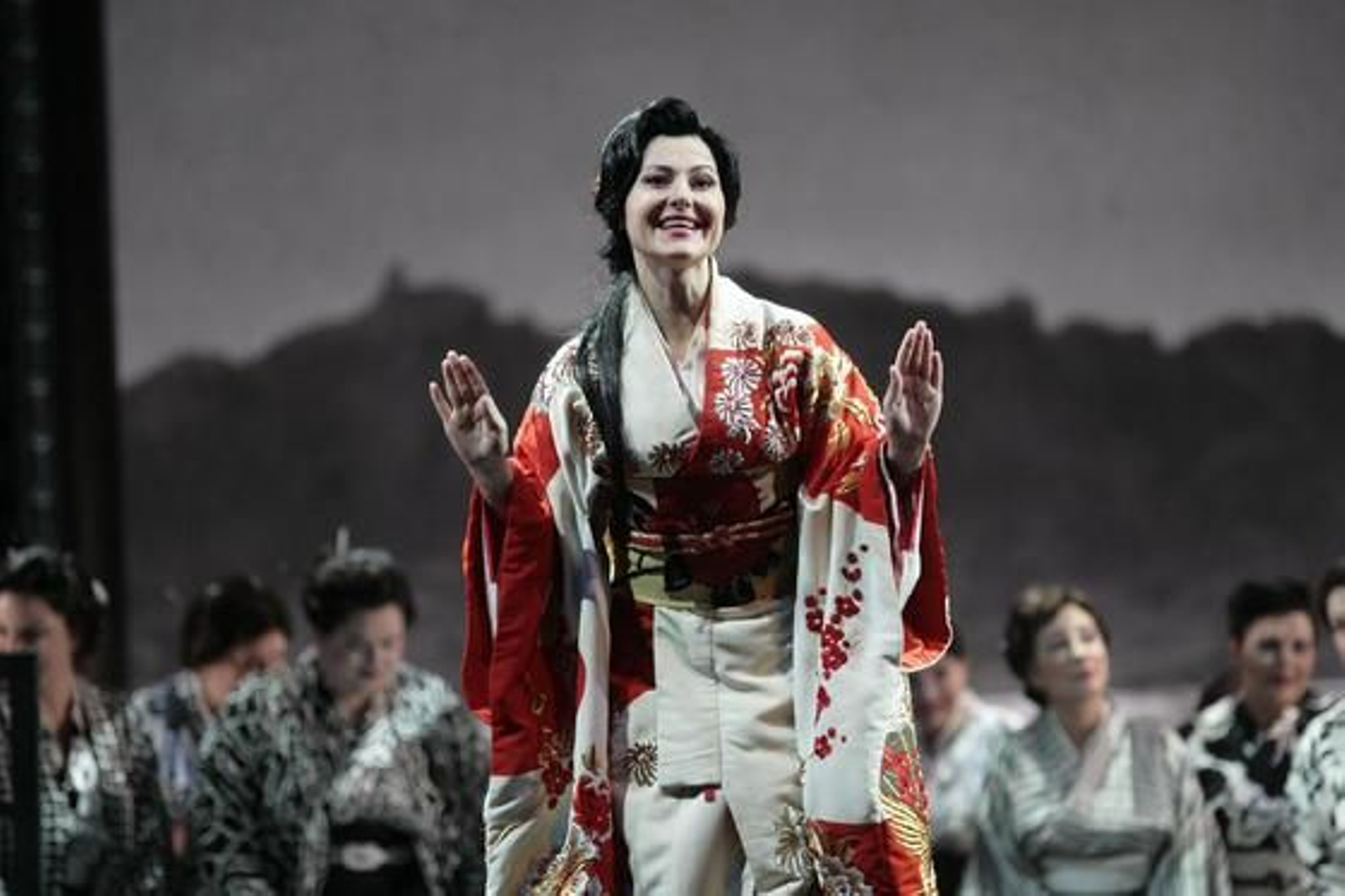 Ensayo general de 'Madama Butterfly' en el Teatro de la Maestranza. / Juan Carlos Muñoz