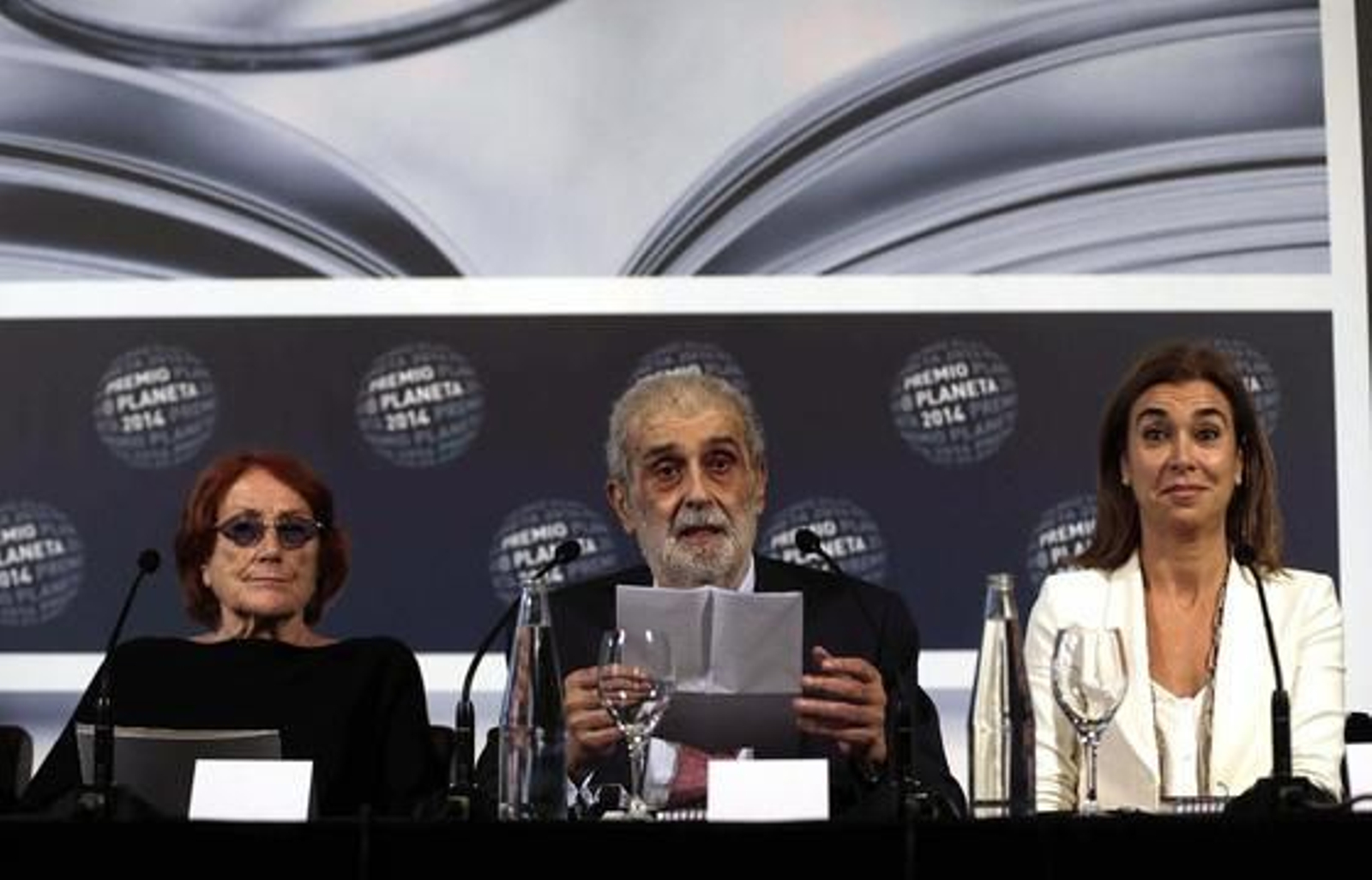 Con Carmen Posadas en una entrega del Planeta./ Efe