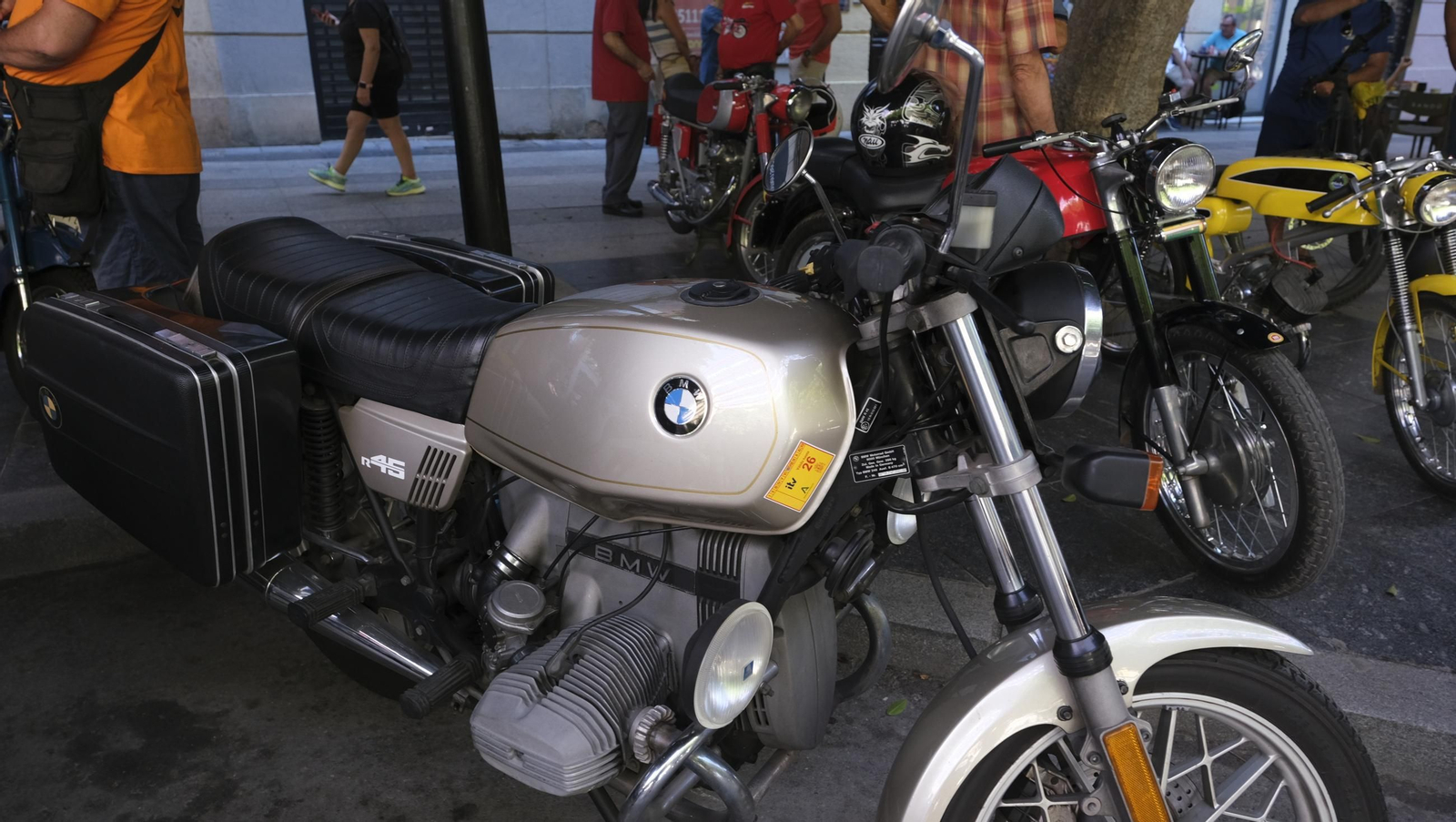 Exposición de Motos Antiguas de la Feria de Almería, en imágenes
