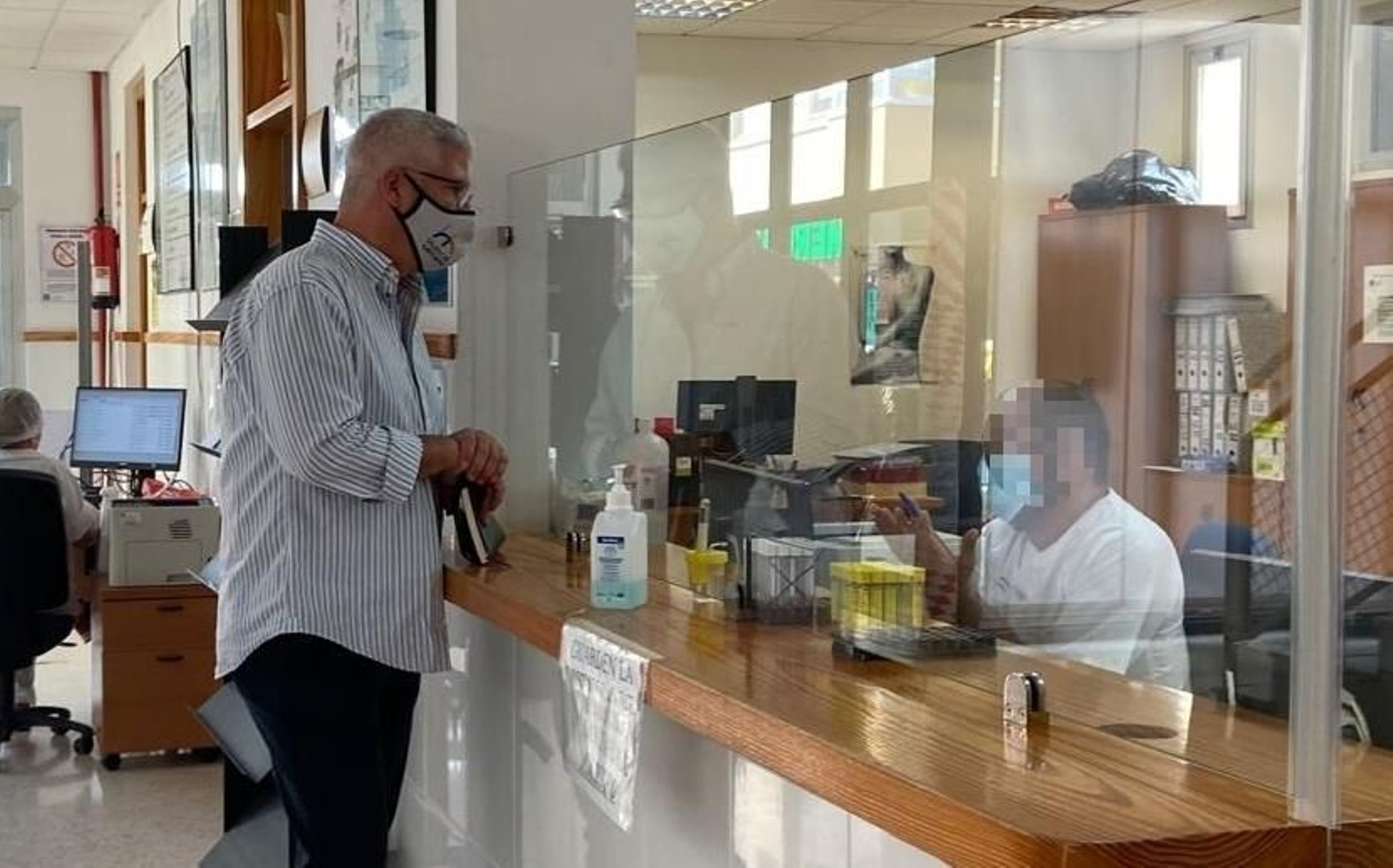 Torres traslada a la Junta a su preocupación ante las deficiencias en la atención al usuario en el Centro de Salud