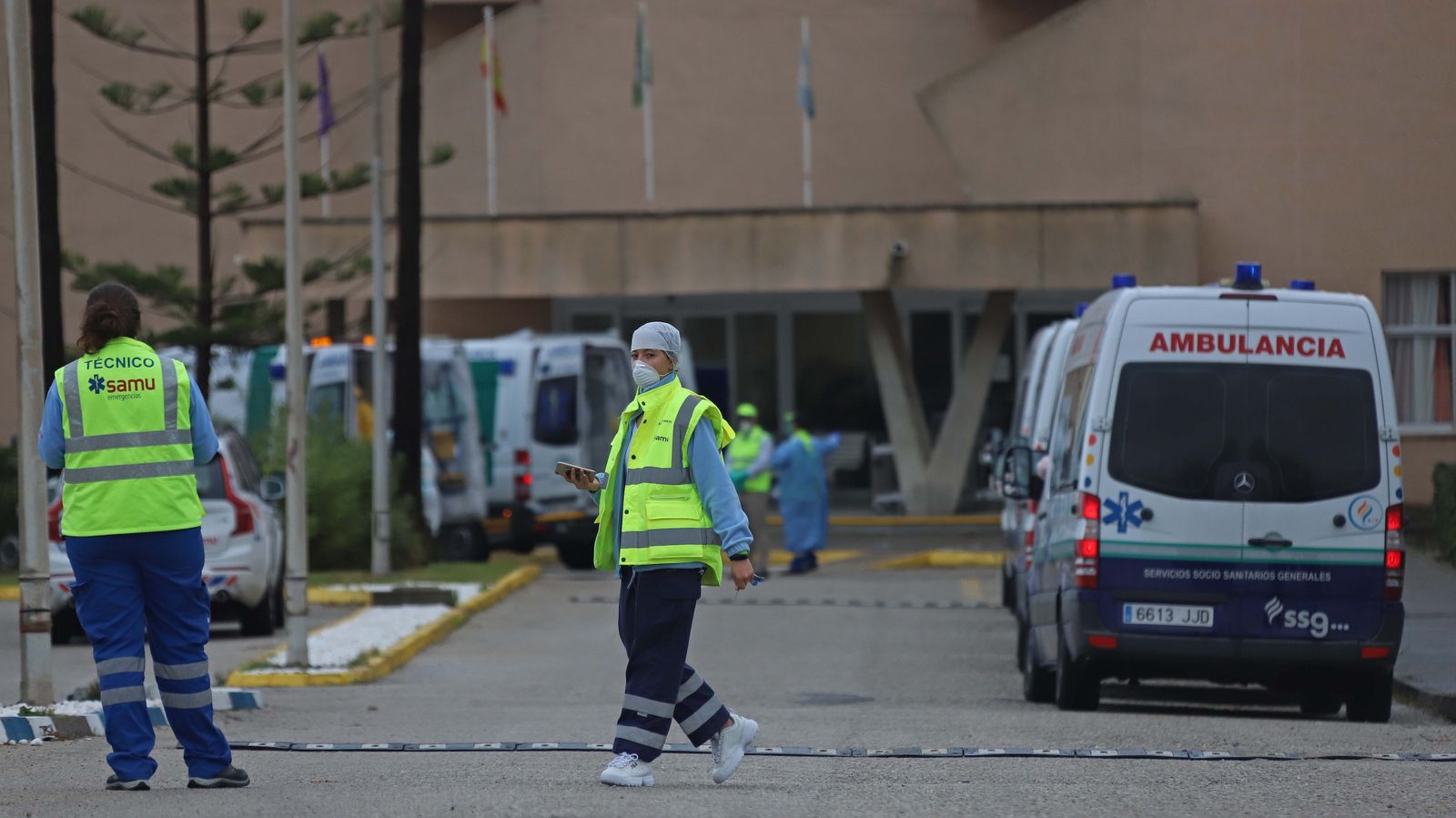 Fotos del traslado a La Línea de los 27 ancianos de residencia de Alcalá del Valle