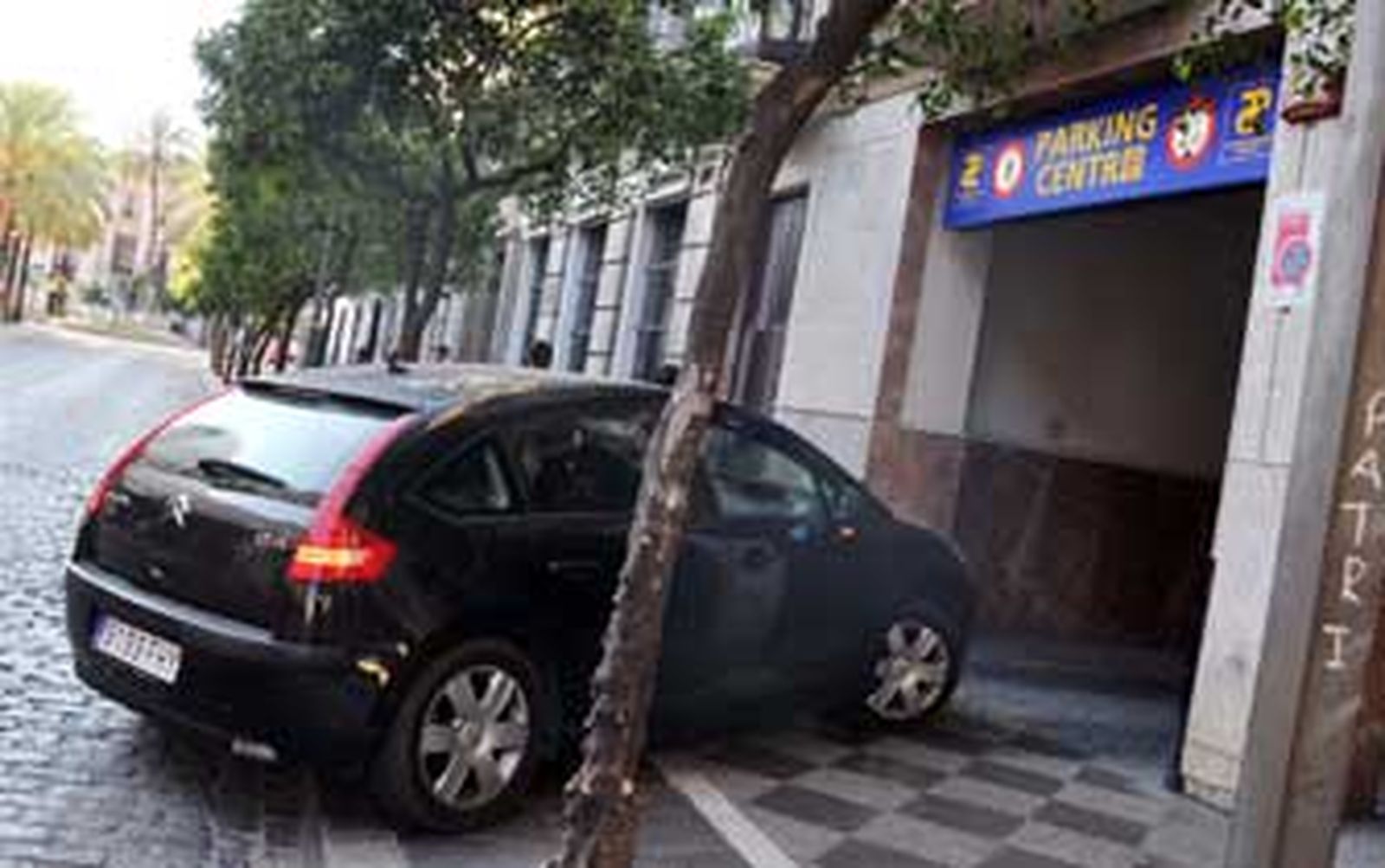 Parking Centro frena su caída en picado tras la apertura de Honda