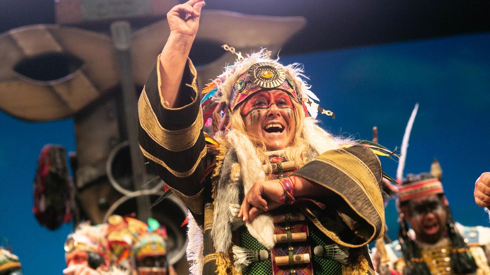 Una de las integrantes del coro 'Gran reserva' durante la actuación en el Falla