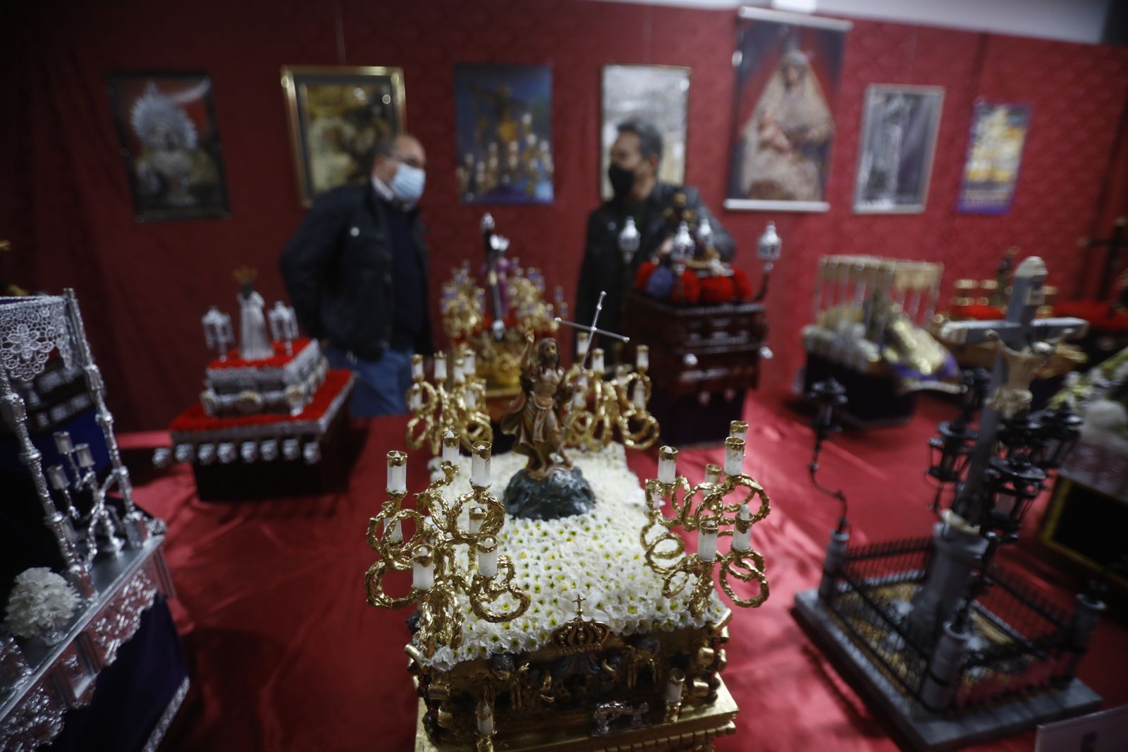 La exposición de pasos de Semana Santa en miniatura de la Asociación de Vecinos Nuestra Señora de Belén, en imágenes