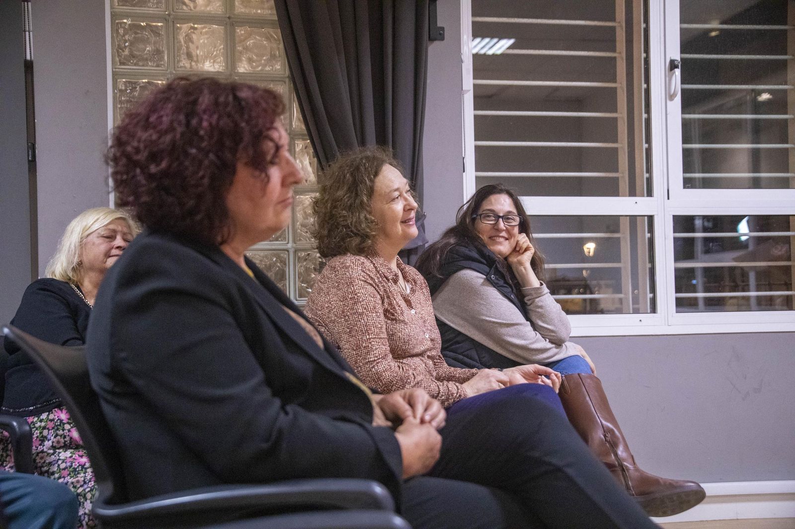 La Plataforma de Acción Feminista en Almería rinde homenaje a las mujeres de la Desbandá con su II Premio ‘Posidonia’ a Loli Sierra, vicepresidenta de la Asociación Memorialista de la Desbandá, en imágenes