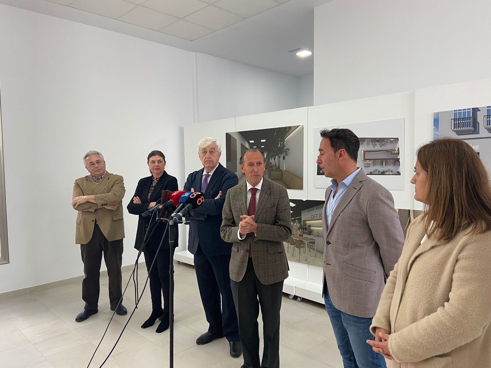 José María Román y Ángel Juan Pascual, en su visita a los trabajos.