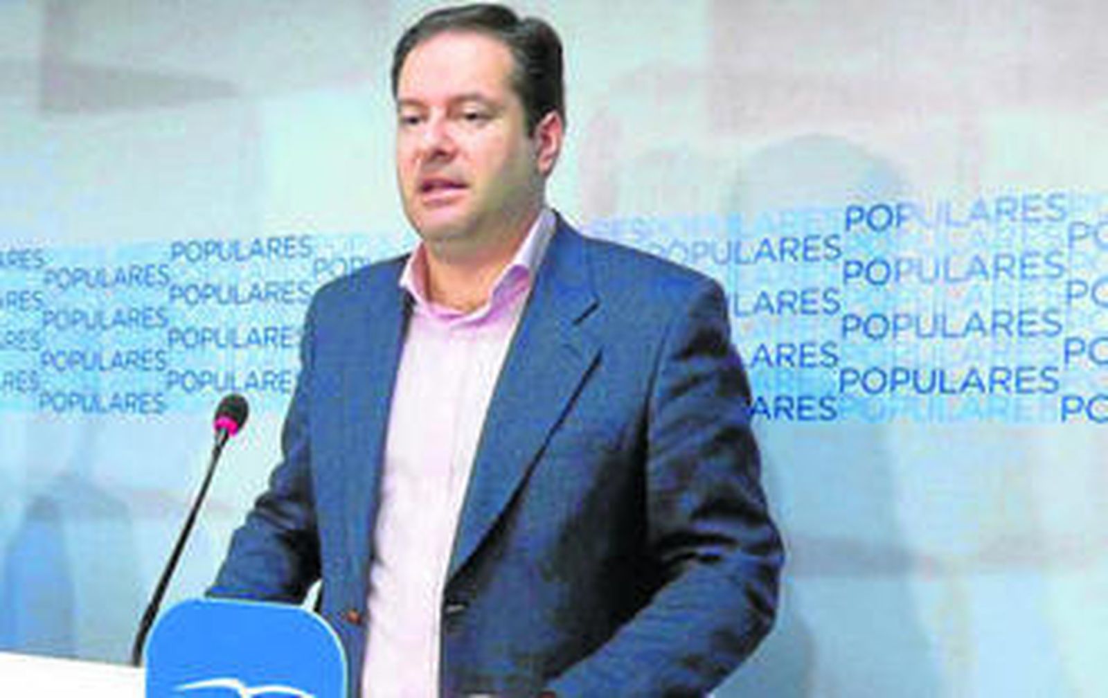 Adolfo Molina durante una rueda de prensa en la sede del PP.