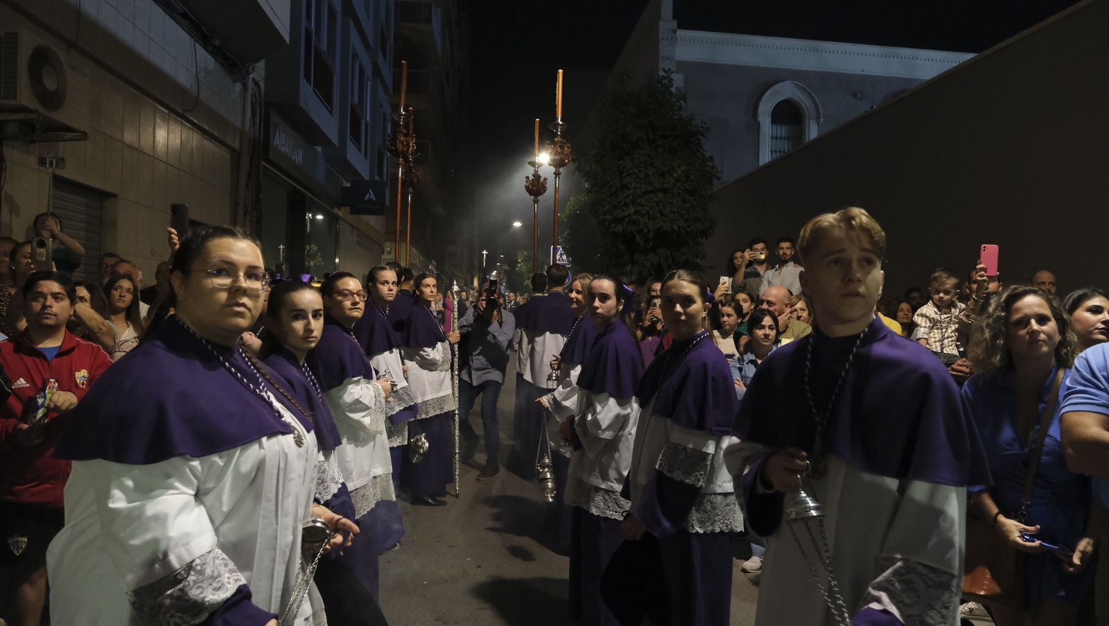 Imágenes de La Magna por las calles de Almería