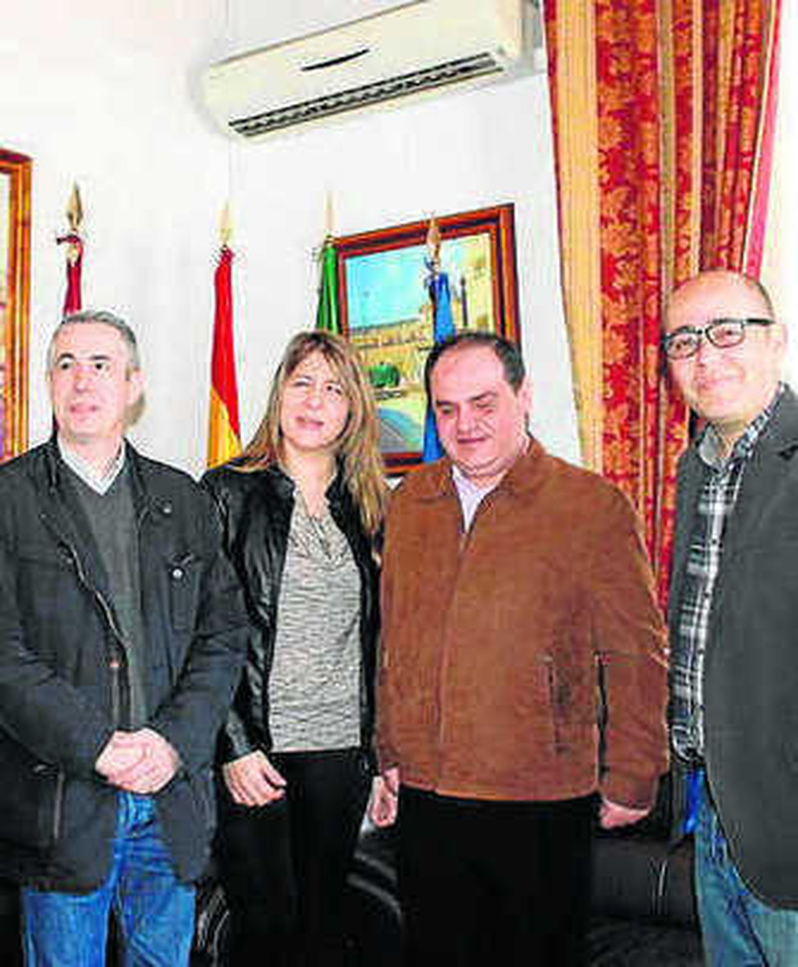 Pascual Gualda con el alcalde.