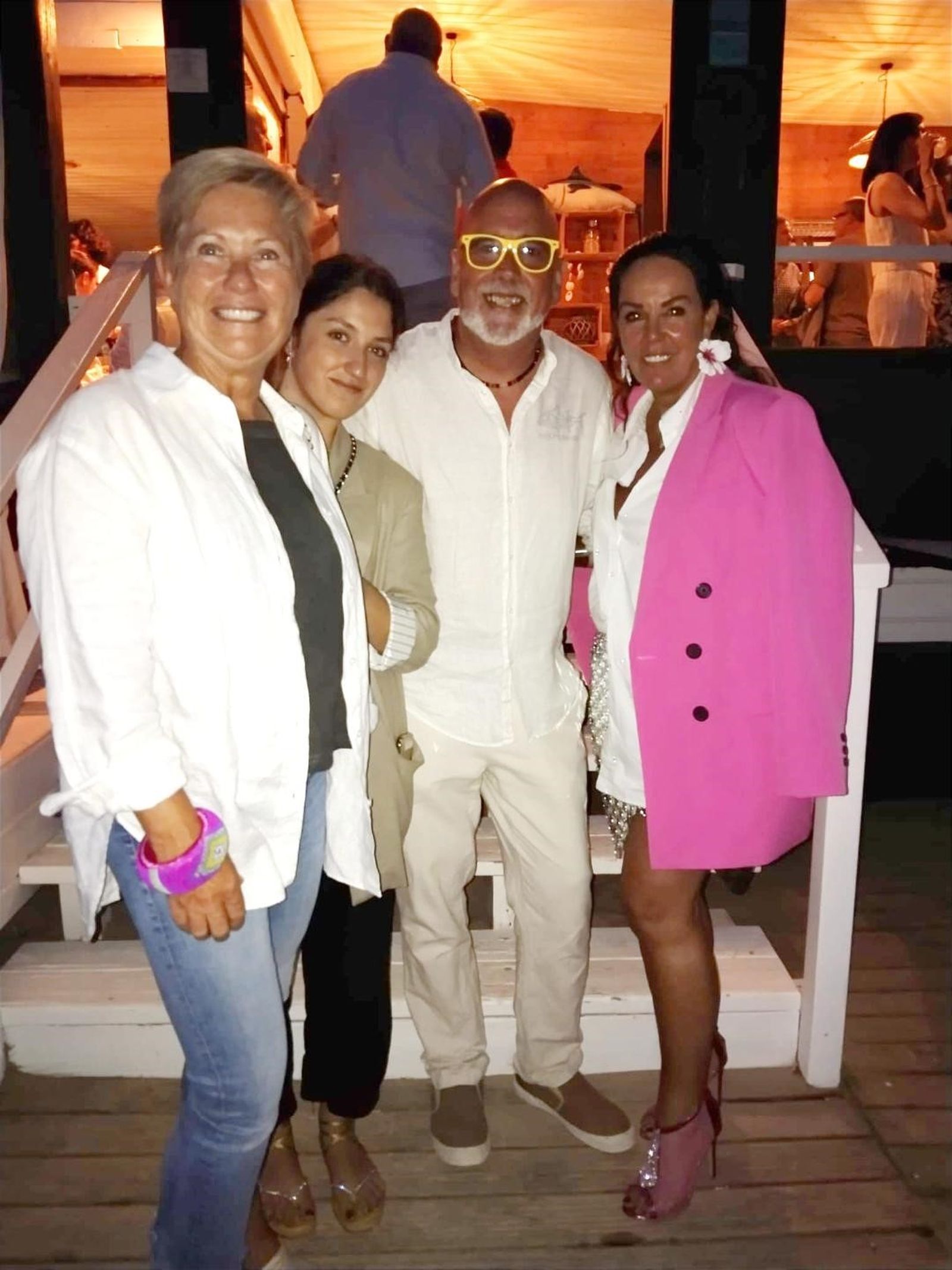 Marta Garat, Paula Domínguez-Adame, Juanma Vázquez y Carolina Becerra durante el festejo.