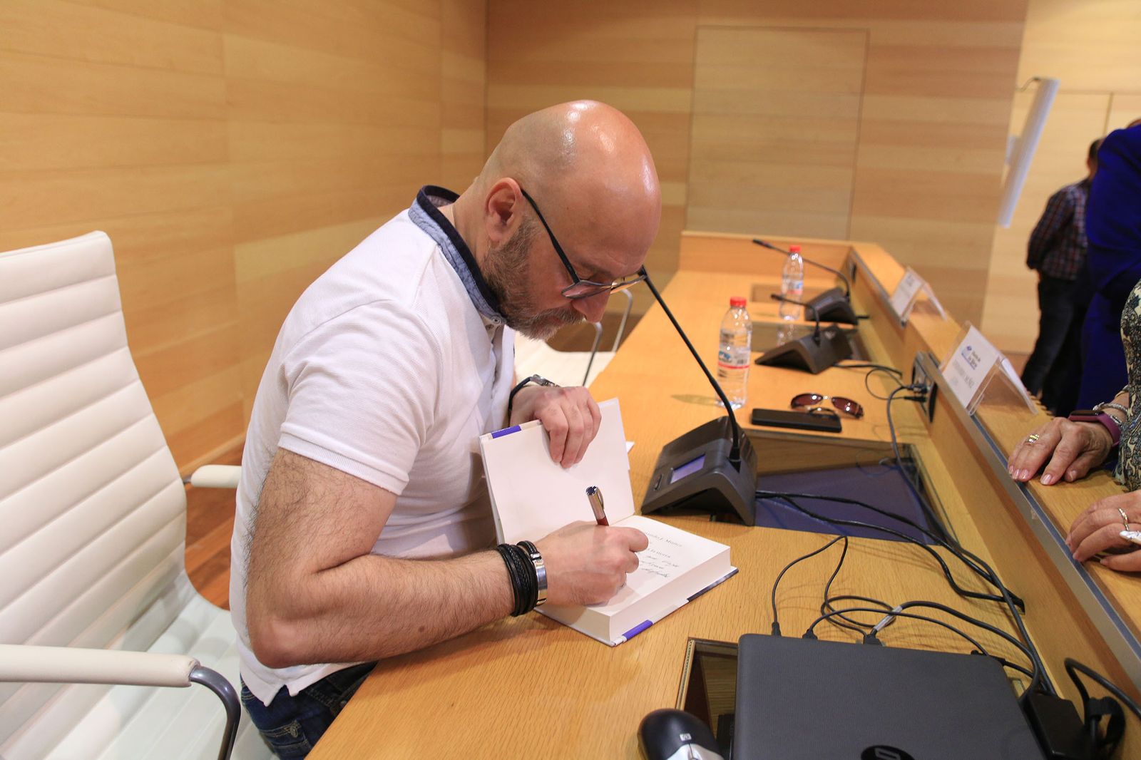 Diario de los Libros, con Fernando J. Múñez y su novela 'Antes se secará al tierra'