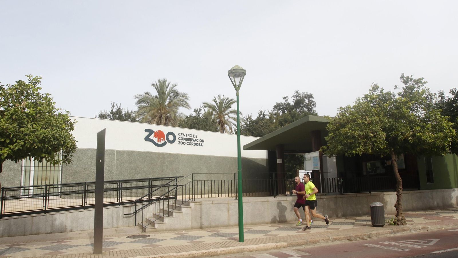 Entrada principal al Zoo de Córdoba.