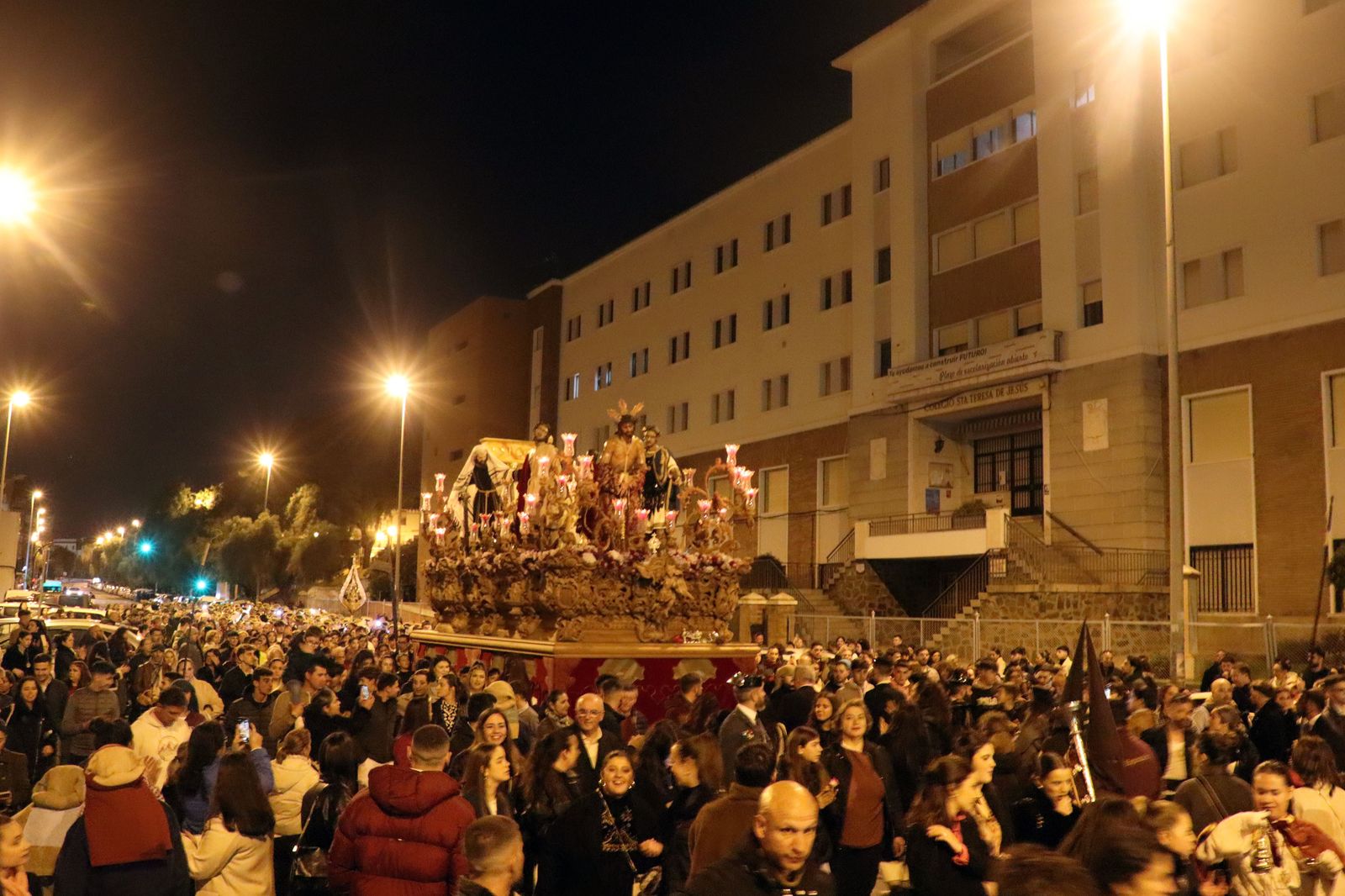 Las mejores imágenes del Martes Santo en Huelva: La Hermandad de La Sentencia