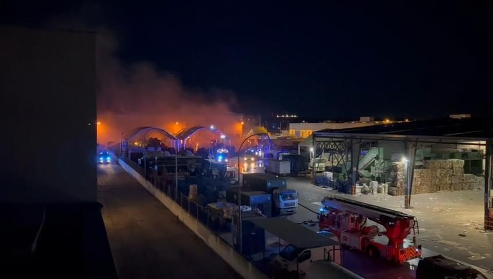 Incendio en una planta de reciclaje de Dos Hermanas
