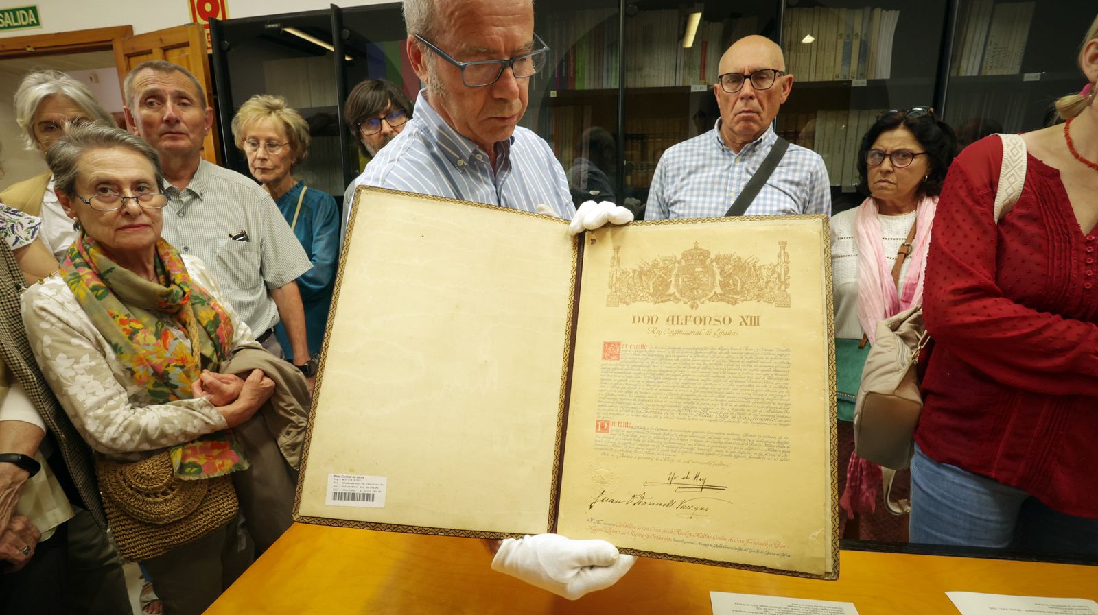 Imágenes de objetos personales de Miguel Primo de Rivera en el Museo Arqueológico de Jerez