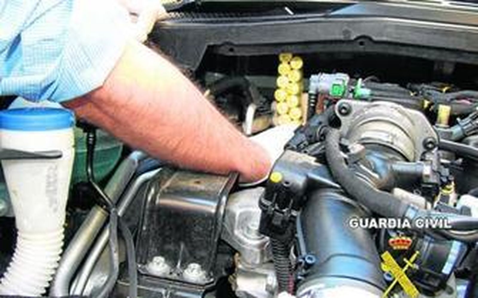 Alijo de cocaína escondido en un vehículo. La A-92 es una de las vías que utilizan las bandas dedicadas al tráfico de droga.