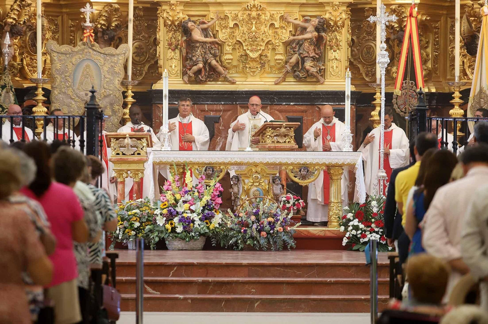 Imágenes de la procesión eucarística y solemne Función del Voto en El Rocío Chico