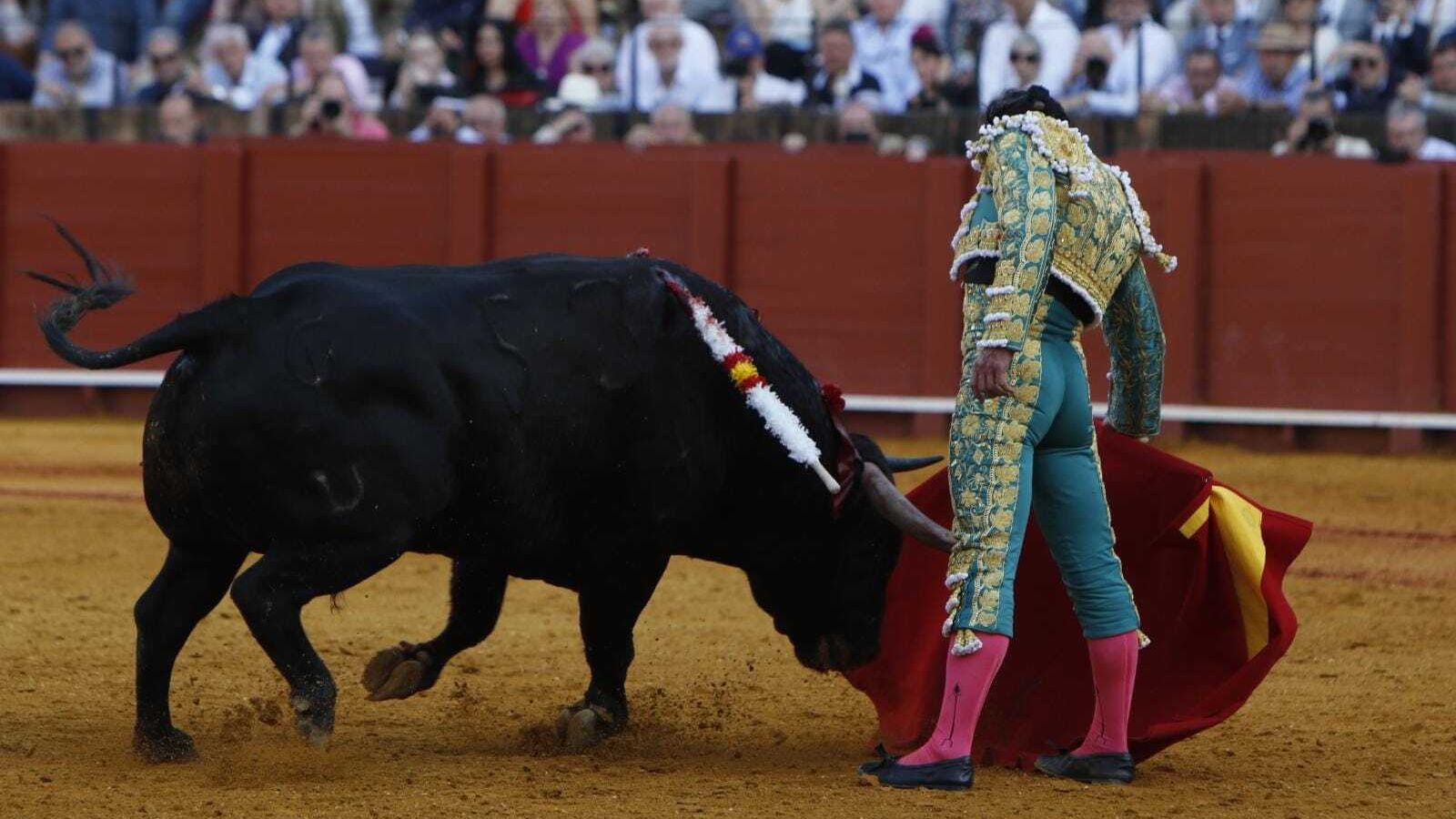 Diego Urdiales con el cuarto.