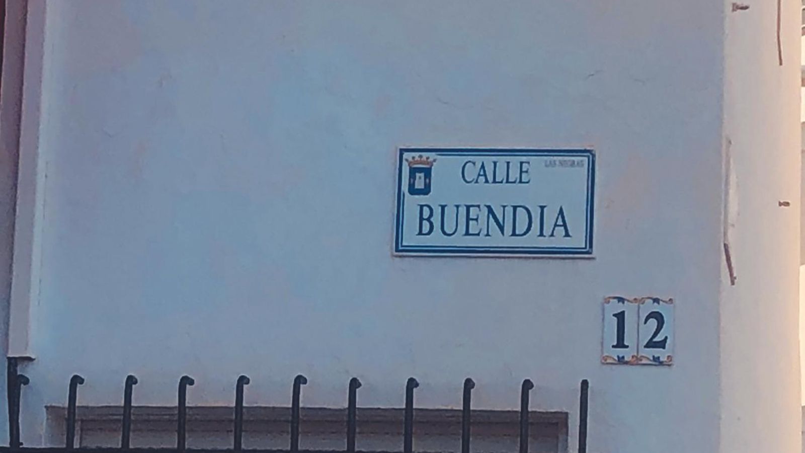 Calle Buendía de Las Negras; dedicada al prolongado esfuerzo de esa familia en beneficio de la barriada