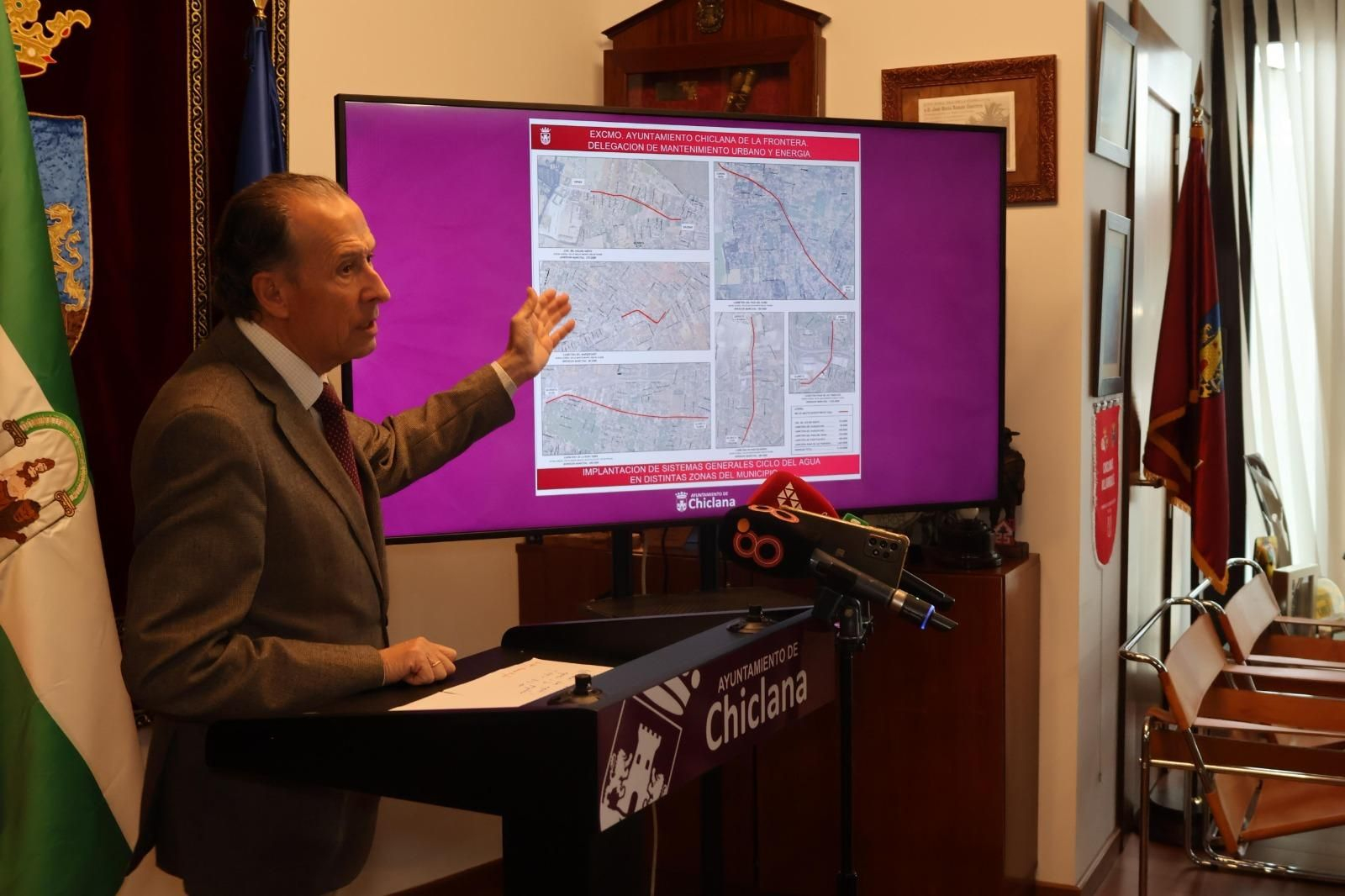 José María Román, presentando este pryecto