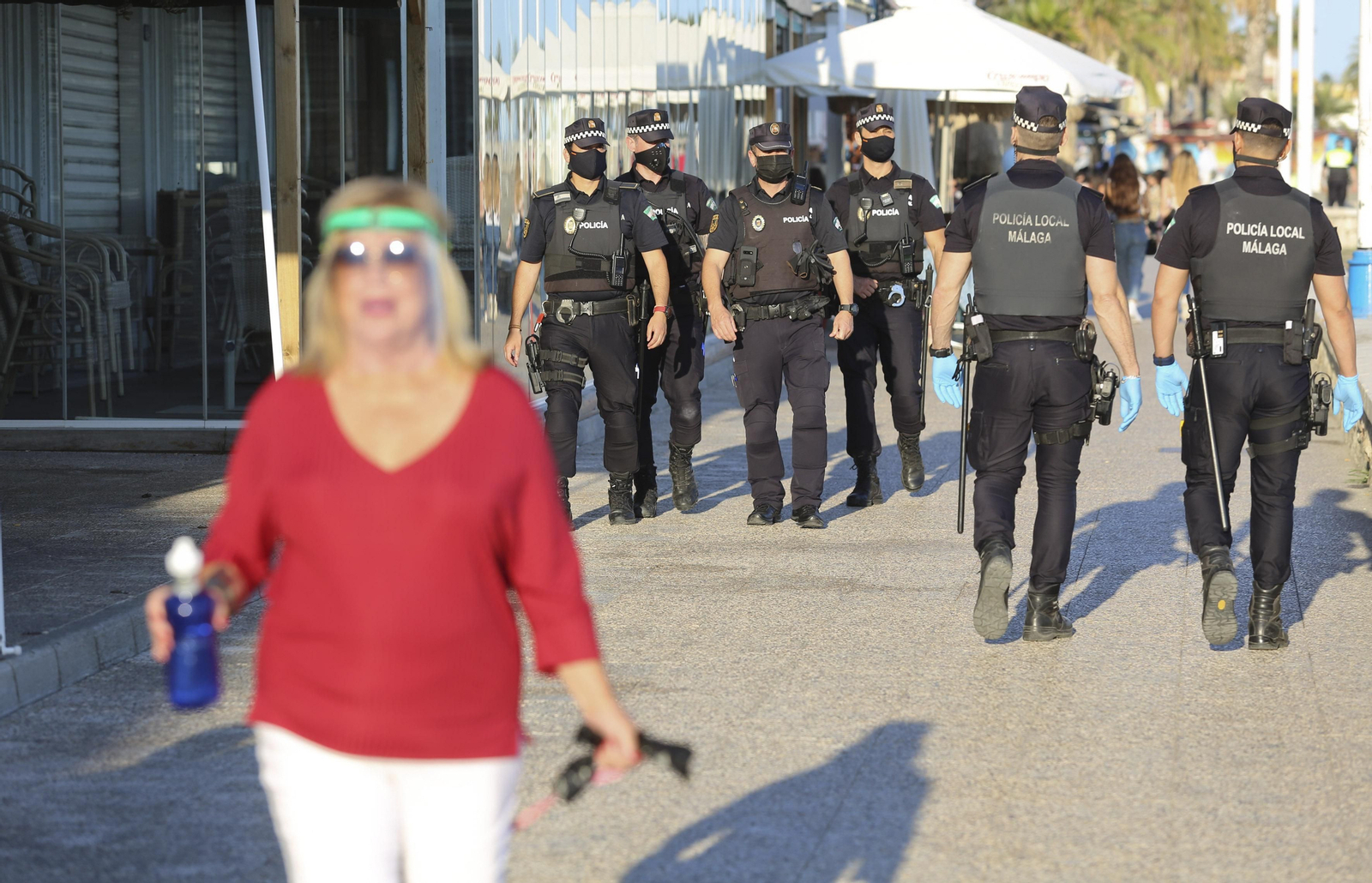 Las fotos del refuerzo policial en Pedregalejo ante su masificación