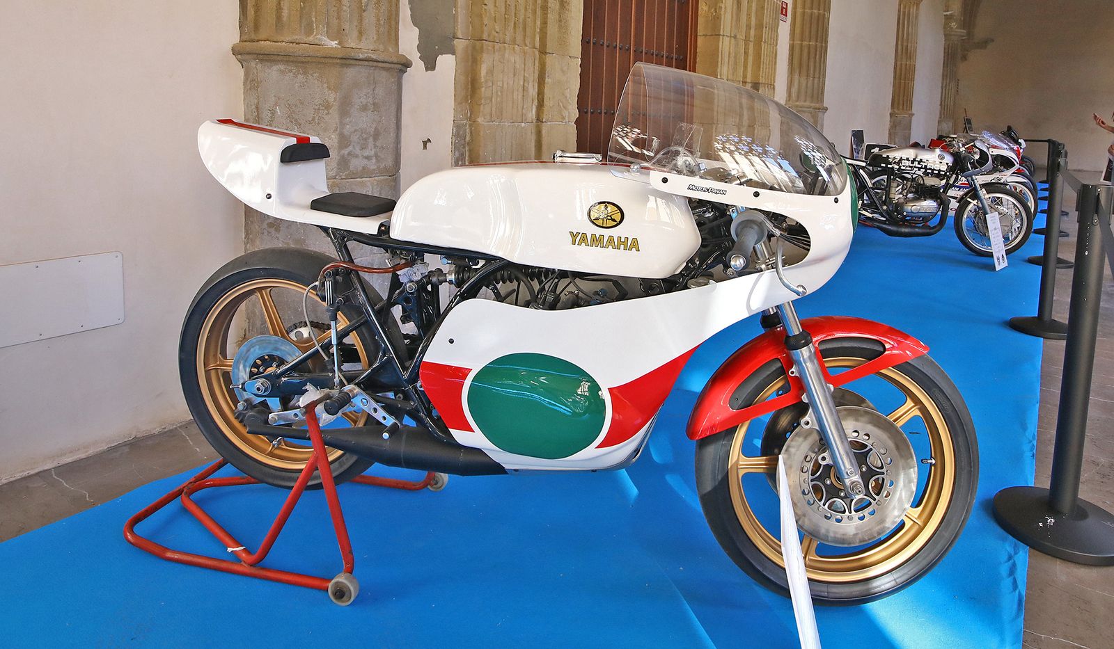 Imágenes de la ' Exposición de Motos Clásicas' en los Claustros