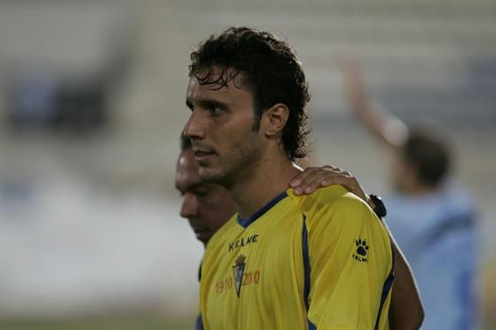 Pepe Losada consuela a Germán tras el pitido final del colegiado. 

Foto: Javier Alonso