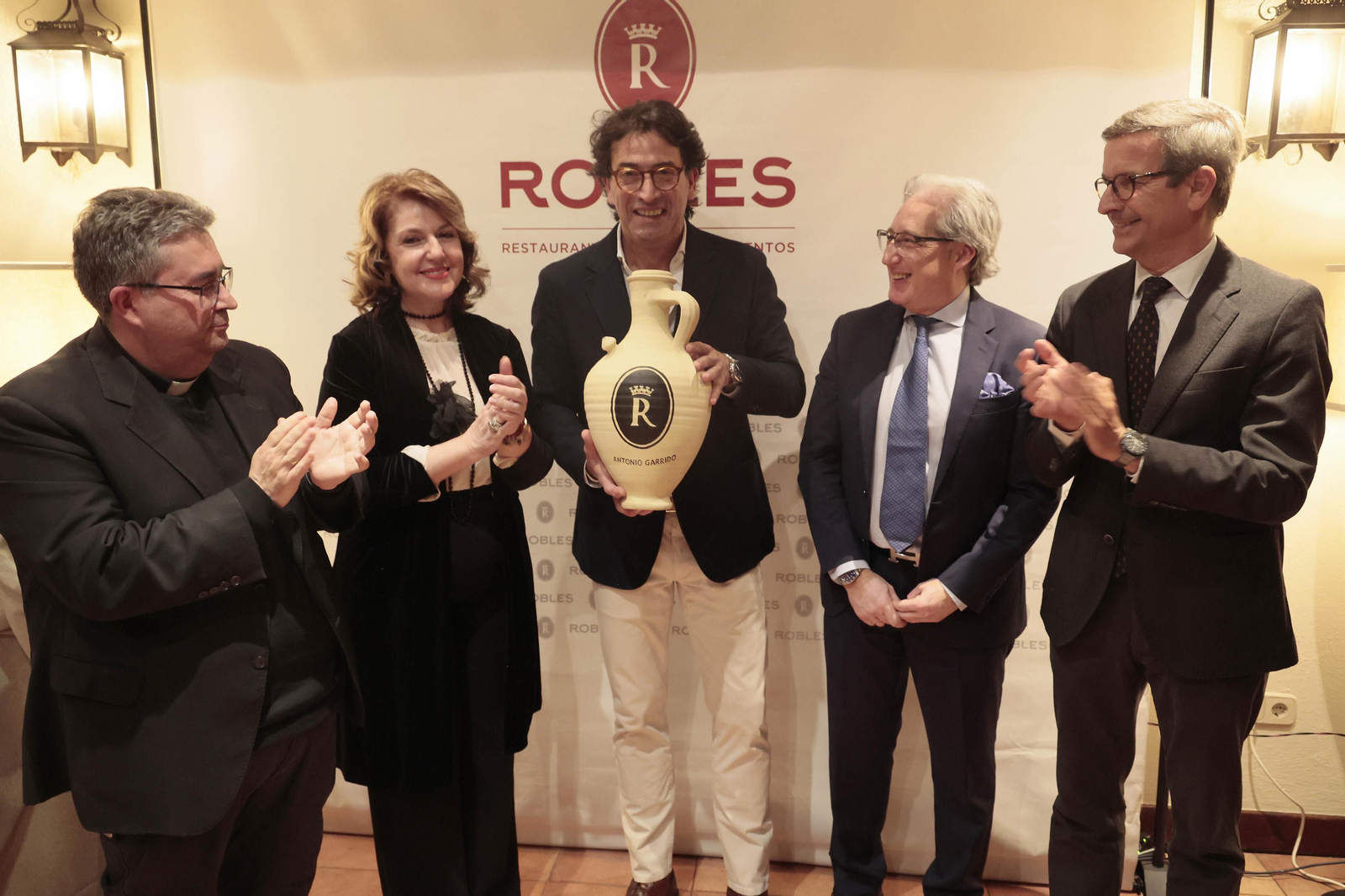 Entrega del cántaro de honor al actor Antonio Garrido