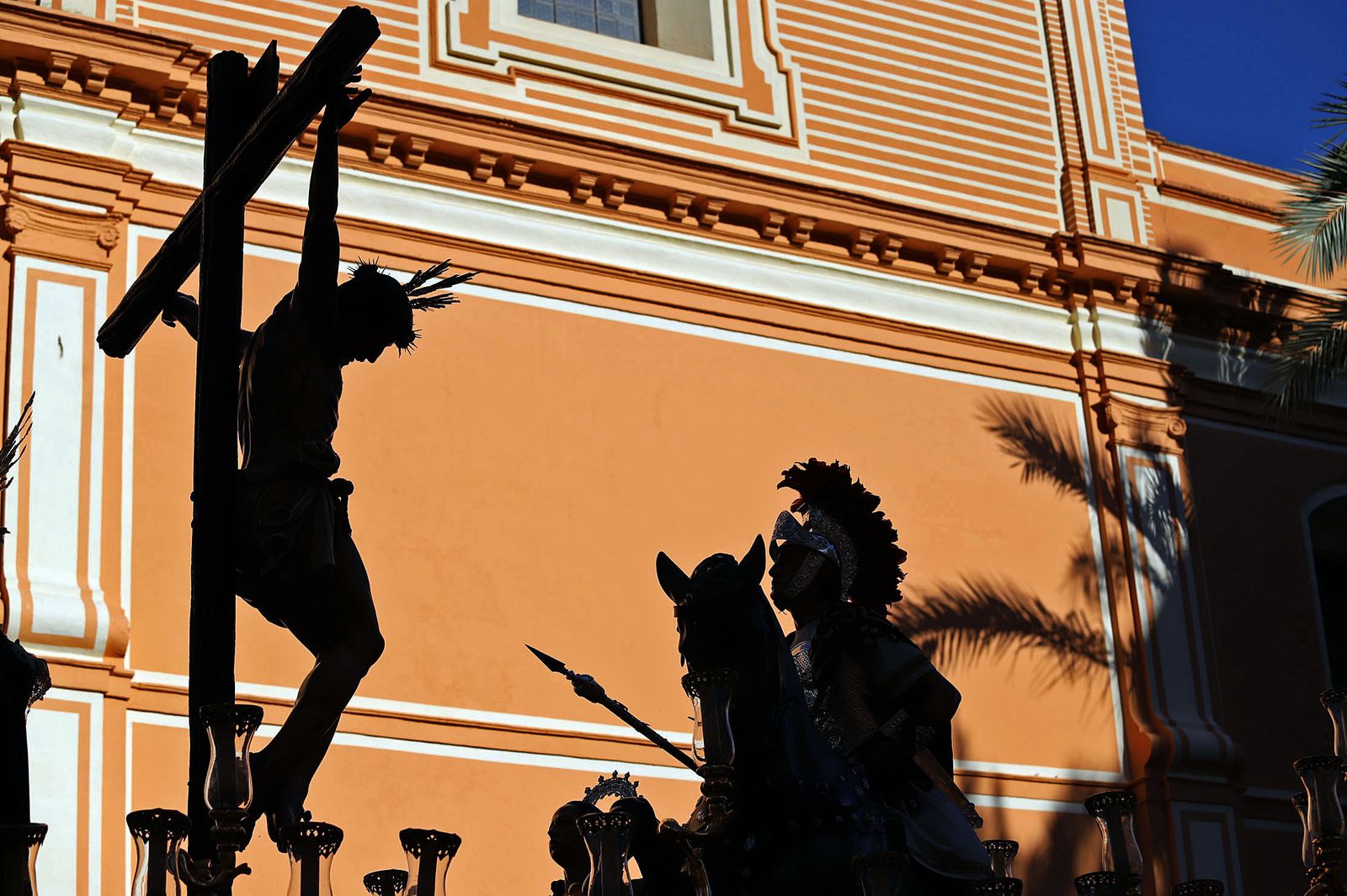Imágenes de la procesión de la hermandad de la Lanzada de Huelva