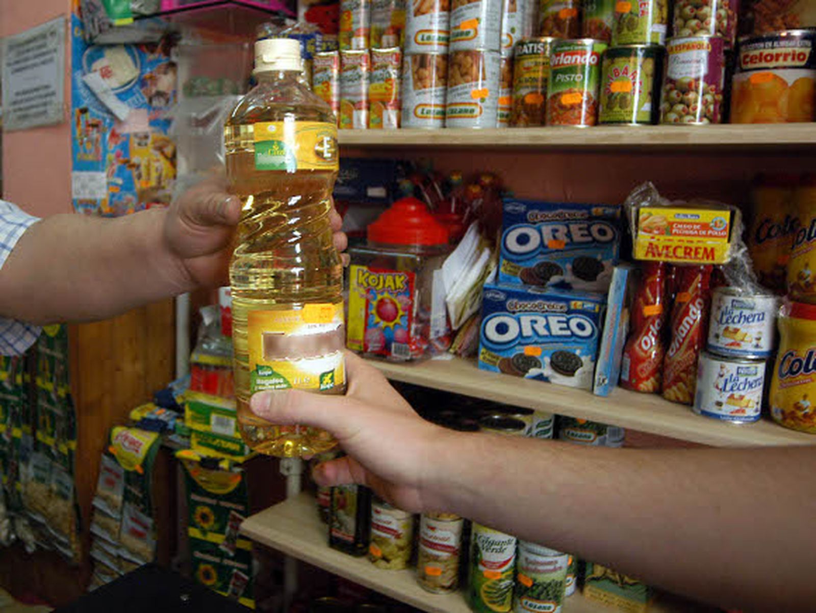 La 'guerra de precios' de los supermercados contiene la subida del IVA