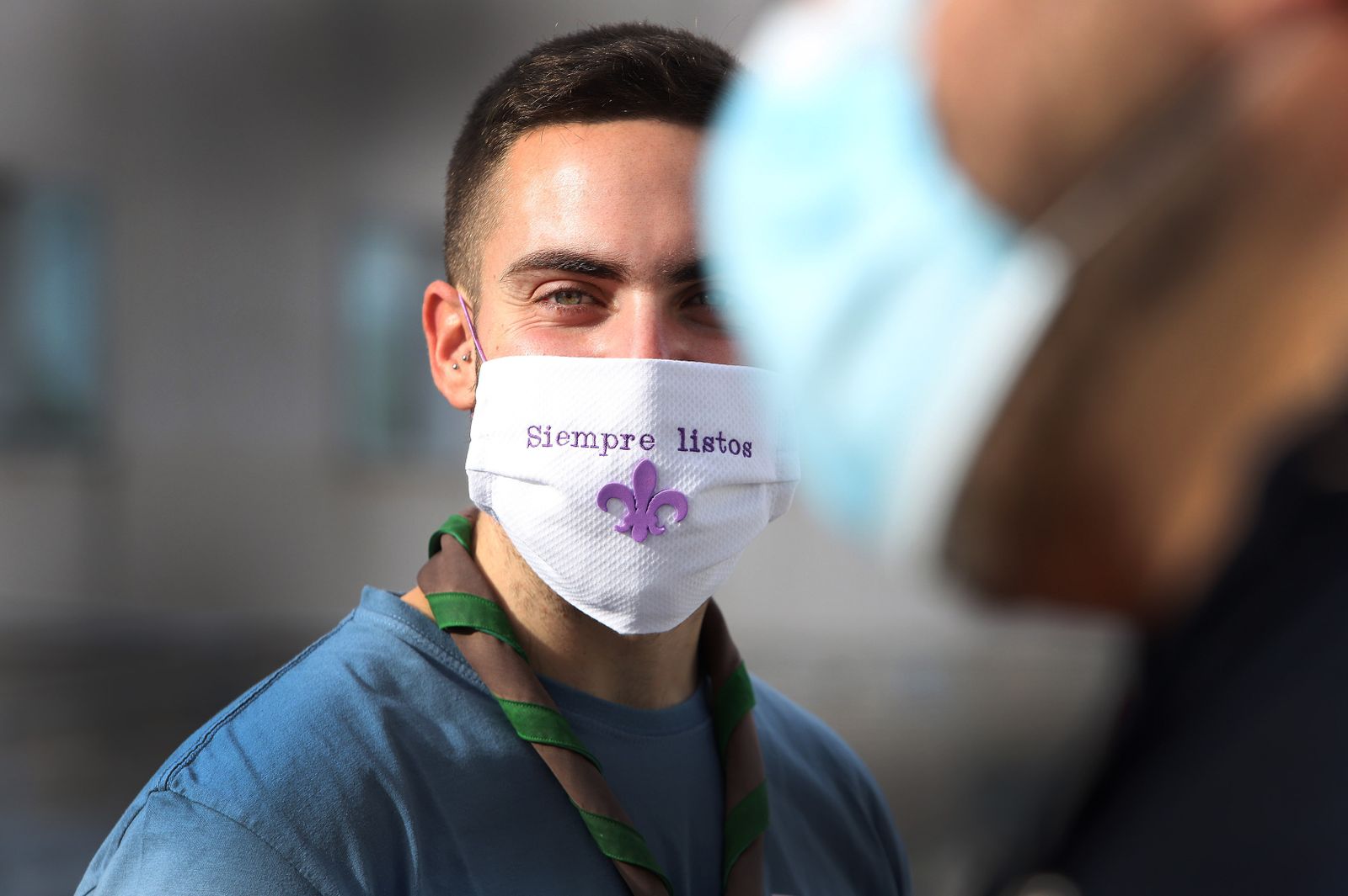 El mural de los 'superhéroes', de la plataforma 'Vamos España', llega al hospital