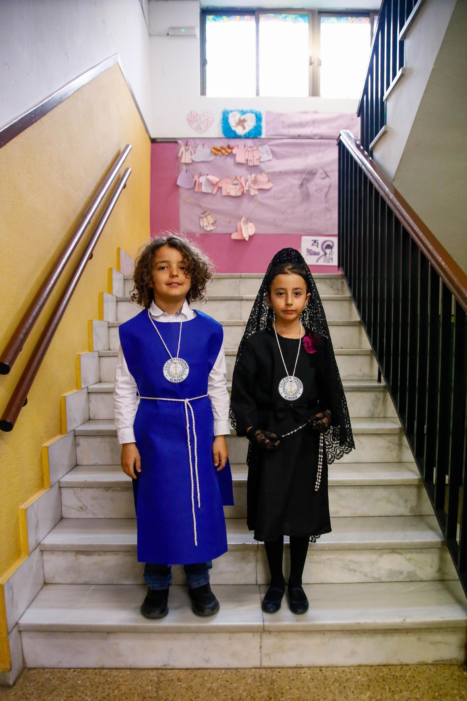 Las imágenes del CEIP San Fernando de El Zapillo de la ciudad de Almería en procesión en el viernes de dolores