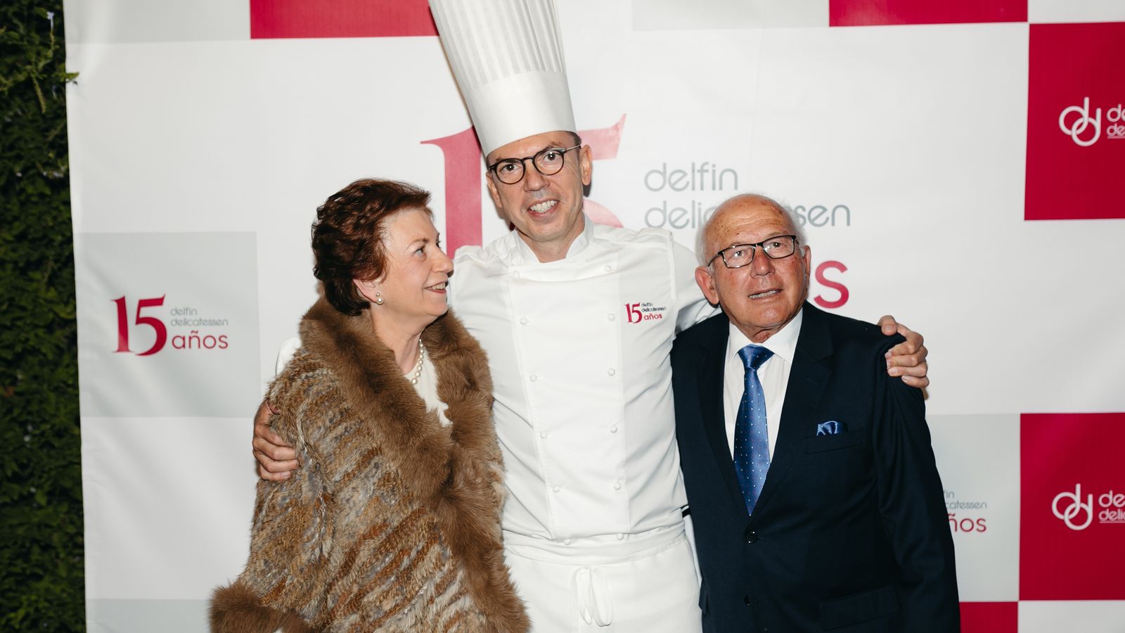 Delfín con sus padres, Manuel y Ana.