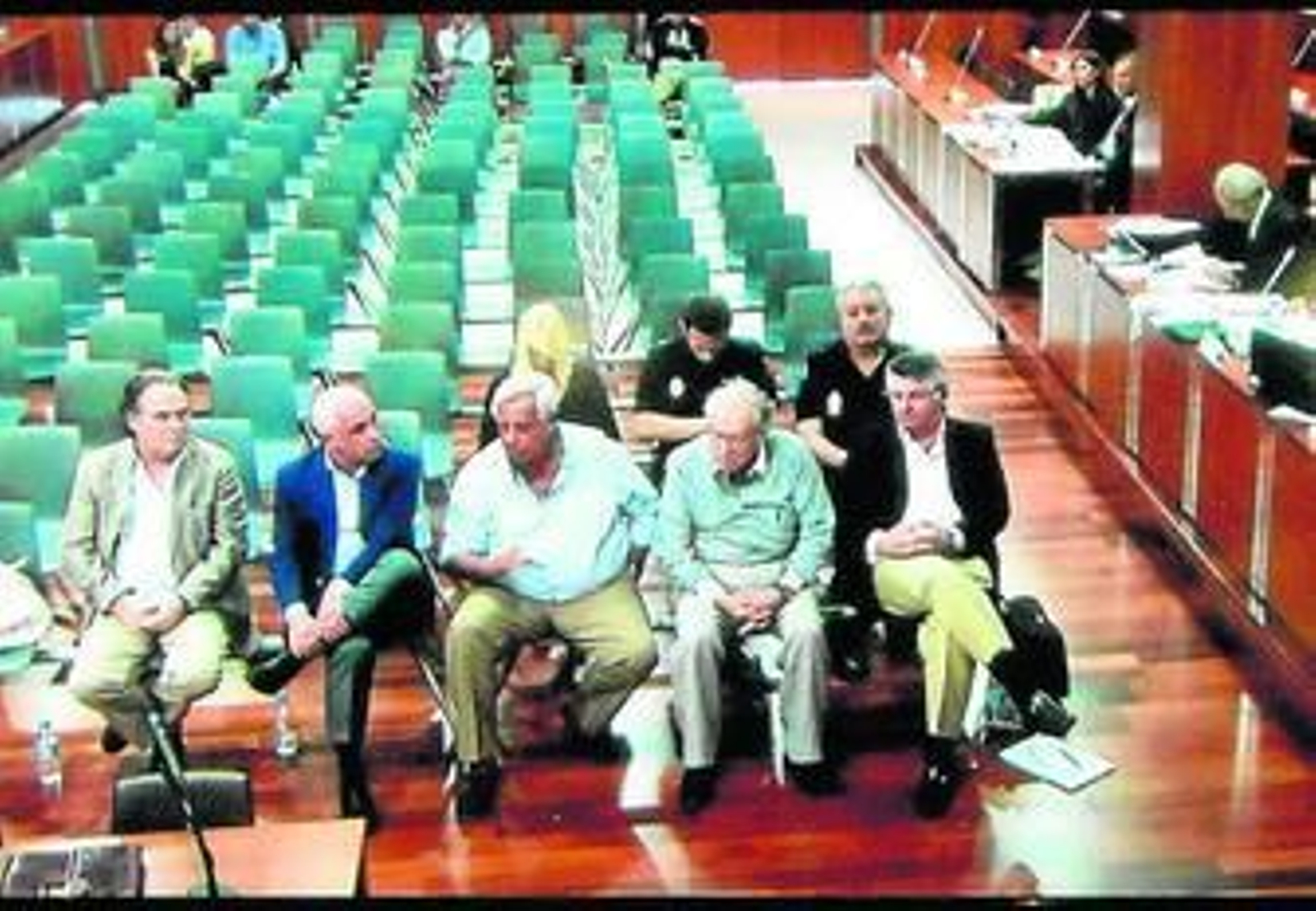 Juan Antonio Roca, ayer junto a los anticuarios y al relojero procesados también por blanqueo.