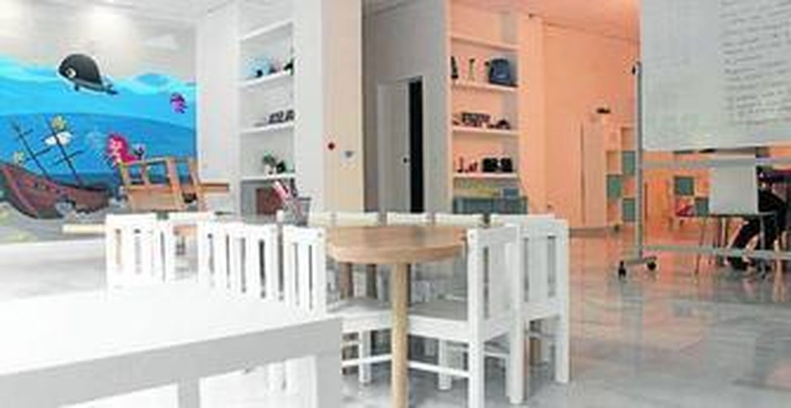 Emprendedoras. Teresa Paniagua Aguilar y María Jesús Benítez León han abierto un centro Nenoos, el primero de Andalucía, en la calle Amador de los Ríos.