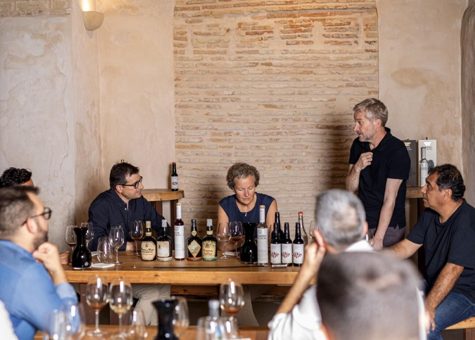 Josep 'Pitu' Roca, Montse Molina y Armando Guerra en la presentación de Atamán Cacao en Bodegas Barbadillo.