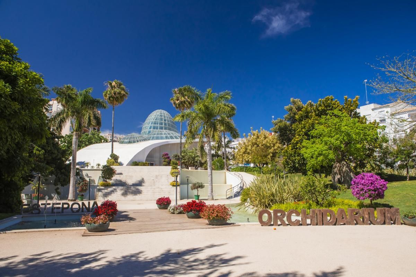 El edificio del Orquidario de Estepona.