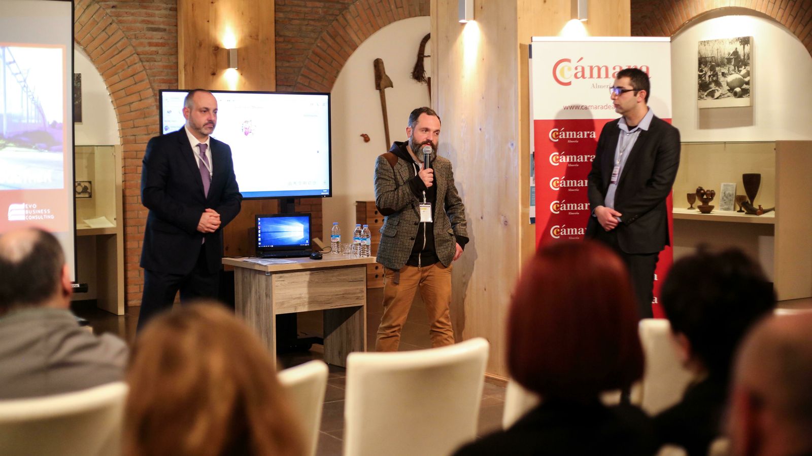 Presentación del model Almería en Tiflis, capital de Georgia, en un acto en el que participó el Gobierno de este país.